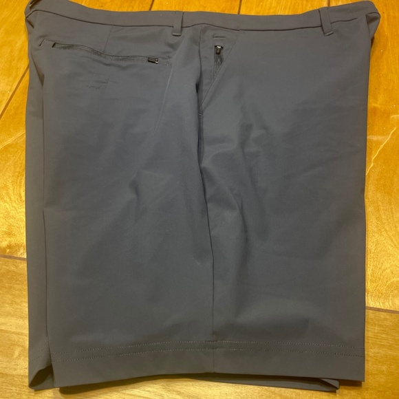 Vuori Fleet Chino Short Size 36 Color Charcoal with 8 Inch Inseam - Picture 12 of 16